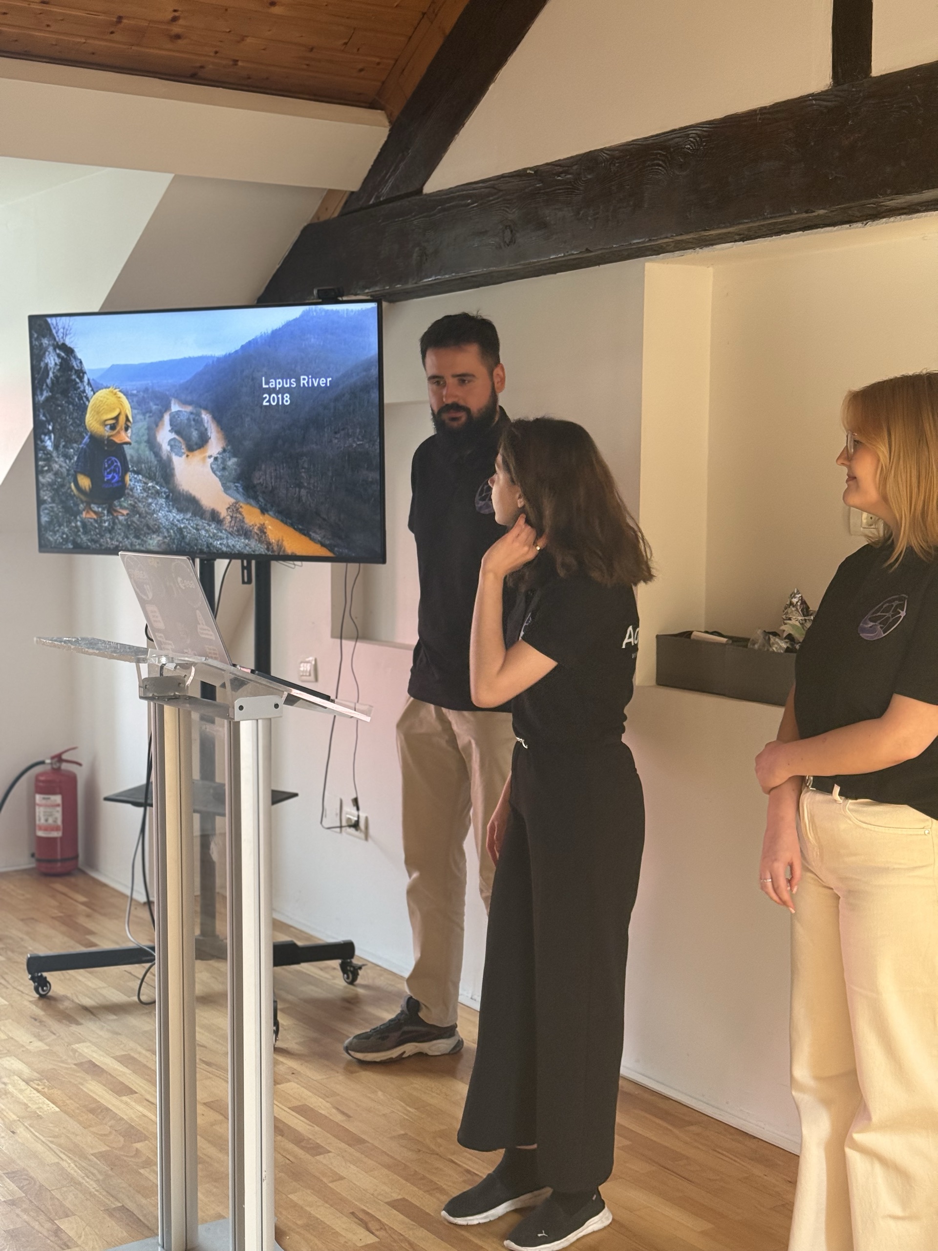 AquaGraph pitching on Demo Day